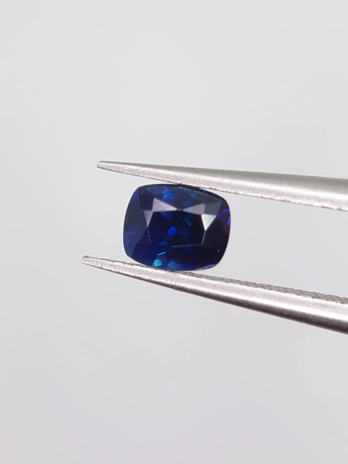 0.5ct Natural Royal Blue Sapphire from Nigeria — view 3